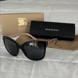 Burberry Black and Tan Sunglasses for Women